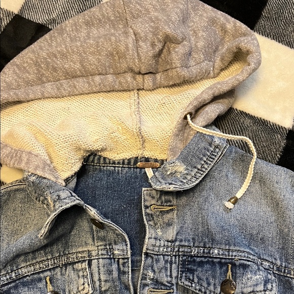 Free People Distressed Denim Jacket with Gray Sweatshirt Sleeves and Hood size S - Picture 6 of 17